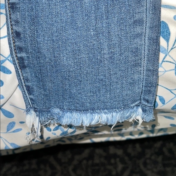 5/27 distressed knees skinny jeans - Picture 2 of 7